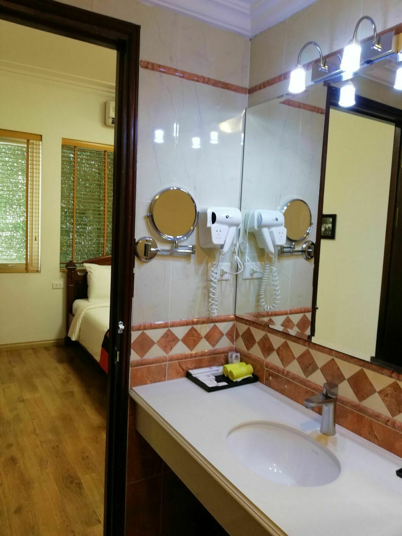 Phoenix Palace Khách sạn 3*