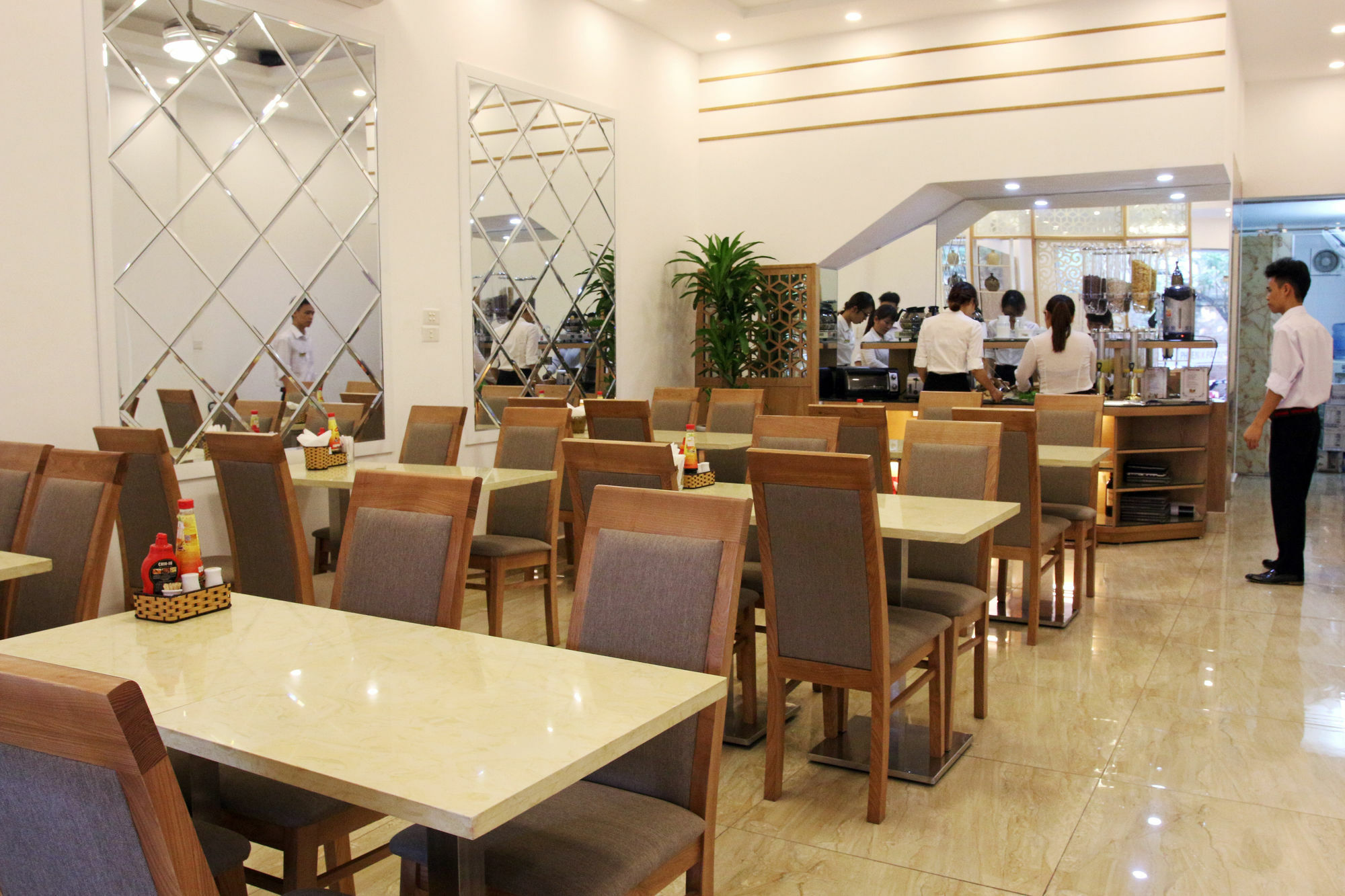 Phoenix Palace Khách sạn 3*